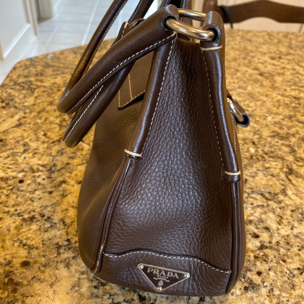 Authentic Prada bag excellent condition !
